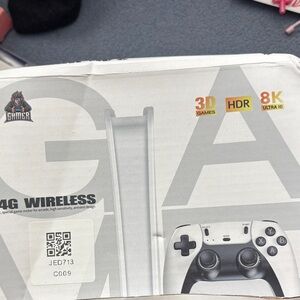 4G Wireless Controller - Black and White